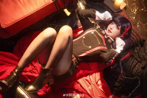 【タイツの日】絶妙な透け感と艶やかなシルエットで美脚を引き立たせる！組長からバニーガールまで魅惑の美女コスプレイヤーまとめ【写真49枚】