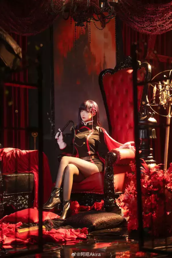 「【タイツの日】絶妙な透け感と艶やかなシルエットで美脚を引き立たせる！組長からバニーガールまで魅惑の美女コスプレイヤーまとめ【写真49枚】」の画像