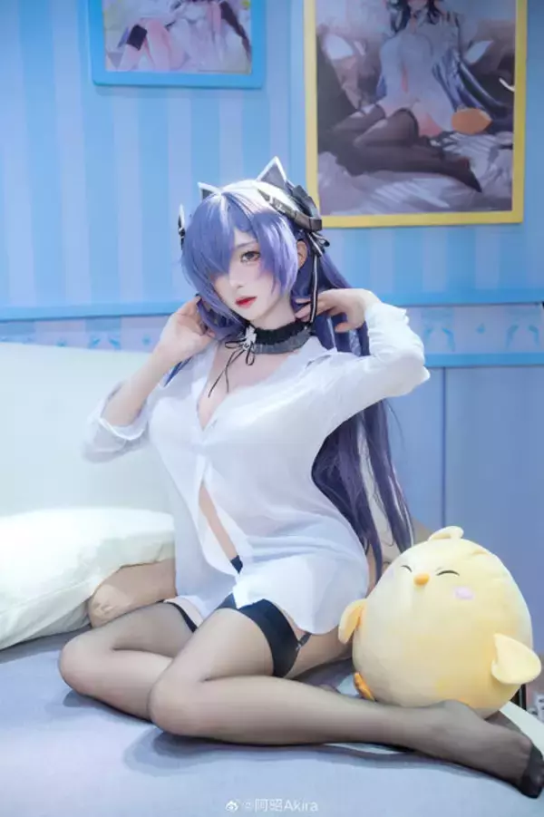 「【タイツの日】絶妙な透け感と艶やかなシルエットで美脚を引き立たせる！組長からバニーガールまで魅惑の美女コスプレイヤーまとめ【写真49枚】」の画像