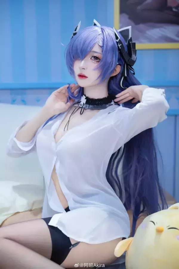 「【タイツの日】絶妙な透け感と艶やかなシルエットで美脚を引き立たせる！組長からバニーガールまで魅惑の美女コスプレイヤーまとめ【写真49枚】」の画像