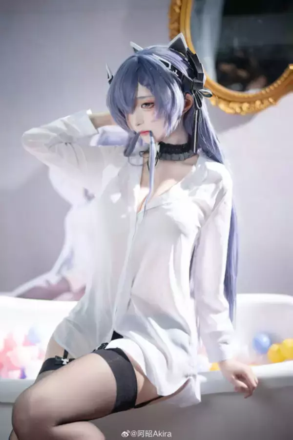 「【タイツの日】絶妙な透け感と艶やかなシルエットで美脚を引き立たせる！組長からバニーガールまで魅惑の美女コスプレイヤーまとめ【写真49枚】」の画像