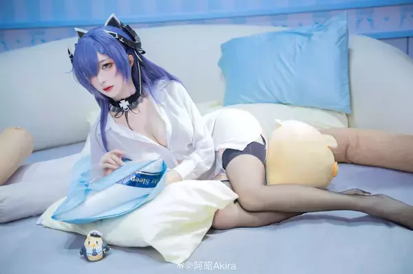 「【タイツの日】絶妙な透け感と艶やかなシルエットで美脚を引き立たせる！組長からバニーガールまで魅惑の美女コスプレイヤーまとめ【写真49枚】」の画像