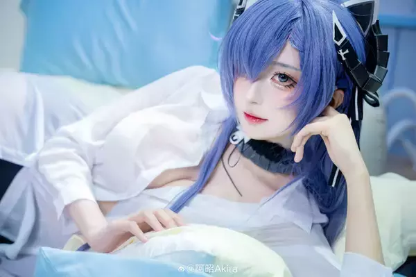 「【タイツの日】絶妙な透け感と艶やかなシルエットで美脚を引き立たせる！組長からバニーガールまで魅惑の美女コスプレイヤーまとめ【写真49枚】」の画像