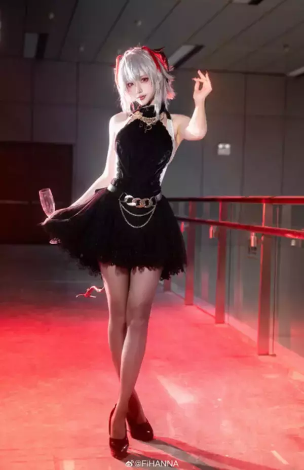 「【タイツの日】絶妙な透け感と艶やかなシルエットで美脚を引き立たせる！組長からバニーガールまで魅惑の美女コスプレイヤーまとめ【写真49枚】」の画像