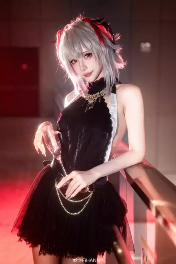 「【タイツの日】絶妙な透け感と艶やかなシルエットで美脚を引き立たせる！組長からバニーガールまで魅惑の美女コスプレイヤーまとめ【写真49枚】」の画像