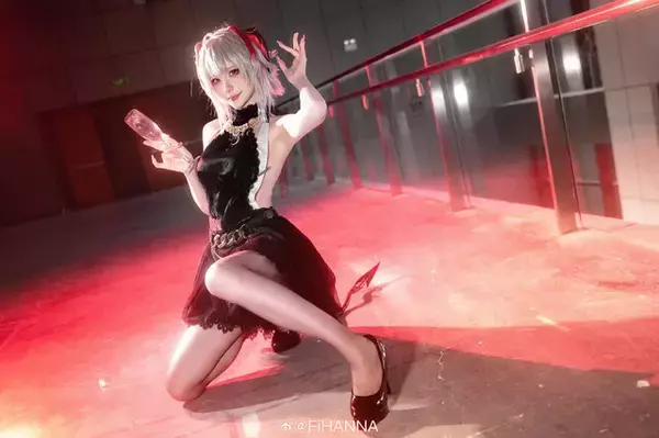 「【タイツの日】絶妙な透け感と艶やかなシルエットで美脚を引き立たせる！組長からバニーガールまで魅惑の美女コスプレイヤーまとめ【写真49枚】」の画像