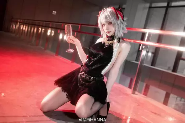 「【タイツの日】絶妙な透け感と艶やかなシルエットで美脚を引き立たせる！組長からバニーガールまで魅惑の美女コスプレイヤーまとめ【写真49枚】」の画像