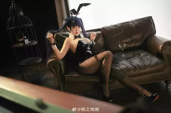 「【タイツの日】絶妙な透け感と艶やかなシルエットで美脚を引き立たせる！組長からバニーガールまで魅惑の美女コスプレイヤーまとめ【写真49枚】」の画像