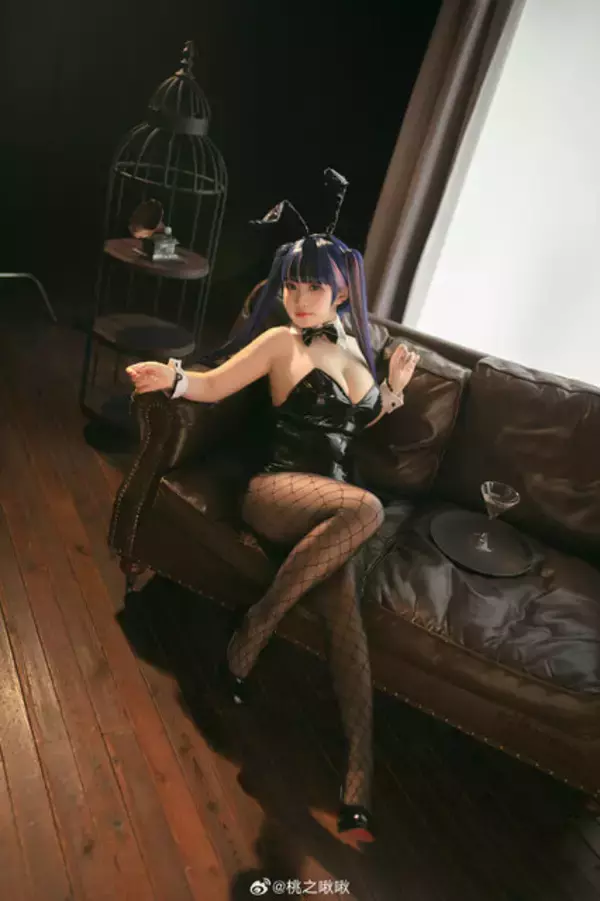 「【タイツの日】絶妙な透け感と艶やかなシルエットで美脚を引き立たせる！組長からバニーガールまで魅惑の美女コスプレイヤーまとめ【写真49枚】」の画像