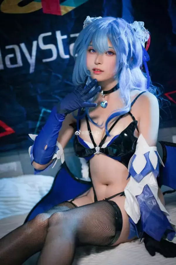 「【タイツの日】絶妙な透け感と艶やかなシルエットで美脚を引き立たせる！組長からバニーガールまで魅惑の美女コスプレイヤーまとめ【写真49枚】」の画像