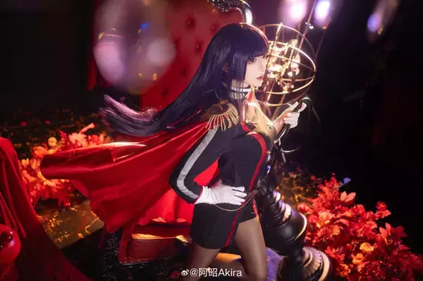 「【タイツの日】絶妙な透け感と艶やかなシルエットで美脚を引き立たせる！組長からバニーガールまで魅惑の美女コスプレイヤーまとめ【写真49枚】」の画像