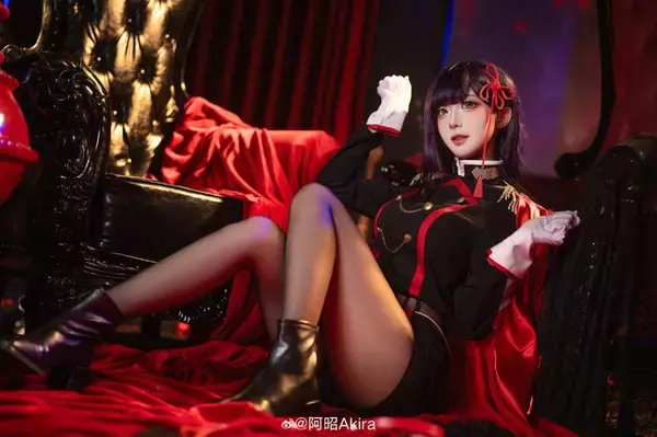 「【タイツの日】絶妙な透け感と艶やかなシルエットで美脚を引き立たせる！組長からバニーガールまで魅惑の美女コスプレイヤーまとめ【写真49枚】」の画像