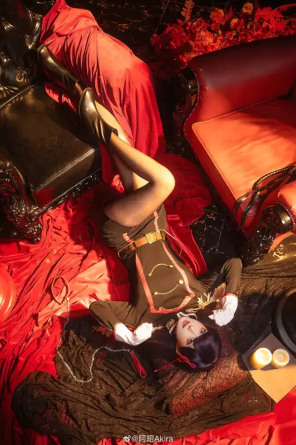 「【タイツの日】絶妙な透け感と艶やかなシルエットで美脚を引き立たせる！組長からバニーガールまで魅惑の美女コスプレイヤーまとめ【写真49枚】」の画像