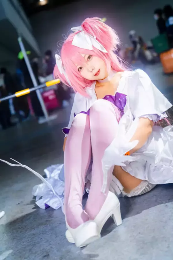 「【コスプレ】2024年の冬コミをプレイバック！『NIKKE』や『ブルアカ』にホロライブまでビックサイトに集った美女レイヤー13選【写真59枚】」の画像