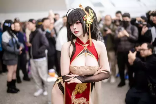 「【コスプレ】チャイナドレスのスリットから覗くガーターベルト＆ストッキング！『アズレン』大鳳のチャイナドレス姿が妖艶だった【写真8枚】」の画像