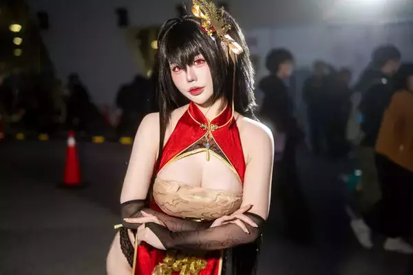 「【コスプレ】チャイナドレスのスリットから覗くガーターベルト＆ストッキング！『アズレン』大鳳のチャイナドレス姿が妖艶だった【写真8枚】」の画像