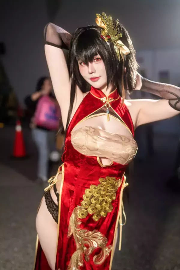 「【コスプレ】チャイナドレスのスリットから覗くガーターベルト＆ストッキング！『アズレン』大鳳のチャイナドレス姿が妖艶だった【写真8枚】」の画像