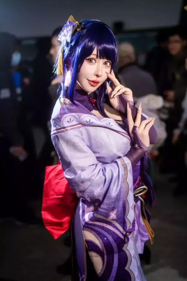 「【コスプレ】抜群のスタイル×妖艶な微笑みの色気がハンパない！人気美女レイヤー・白田まいの『原神』雷電将軍が美しすぎた【写真8枚】」の画像