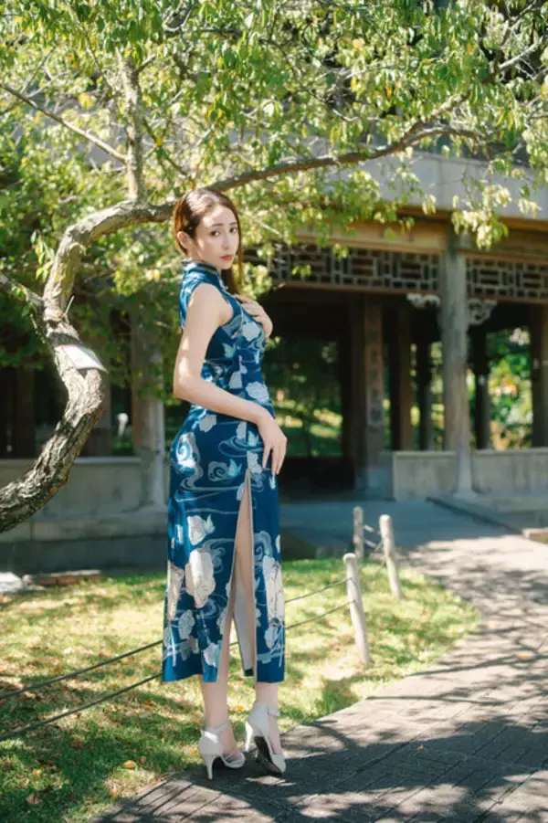 「台湾美女×チャイナドレスが生み出す絶景シルエット！ハイヒールが似合う八頭身のスラリとした美脚に見惚れてしまう【写真9枚】」の画像