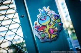 カラフルでスタイッシュ！スクエニ公式ショップで渋谷をイメージした“スライム&チョコボ”アルミマグネットが発売