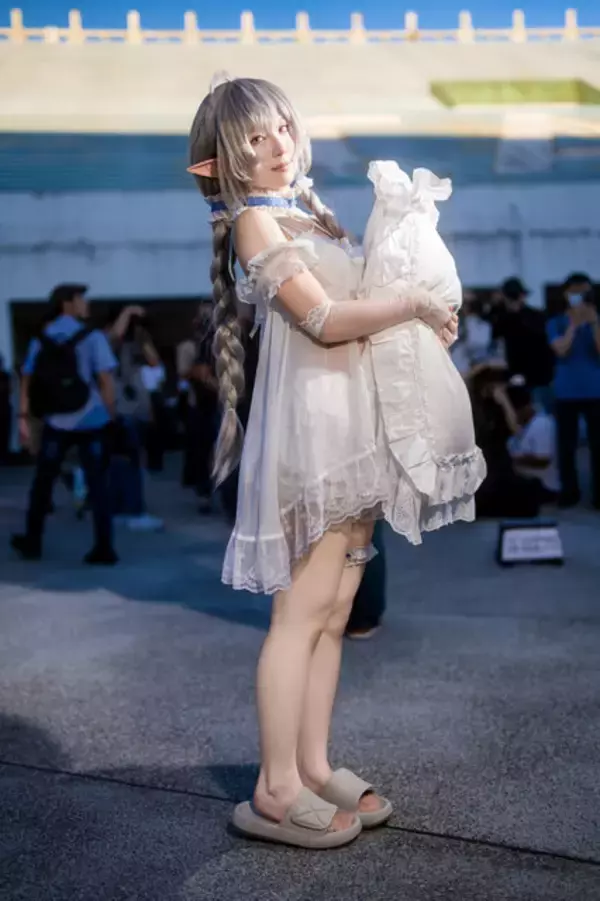 「【コスプレ】シースルーな衣装を着こなす美しいエルフが降臨！香港美女レイヤーが透明感の向こう側へ【写真7枚】」の画像