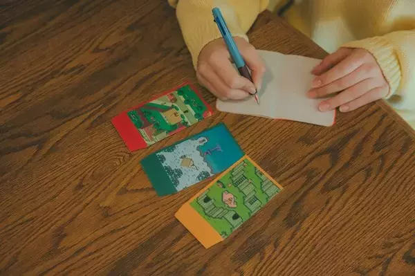 「“おくりもの”にピッタリな『MOTHER』新グッズ！『2』ロゴラグマットや、どせいさんのシルバーピアスやギフトバッグなどオンライン&店舗で展開」の画像