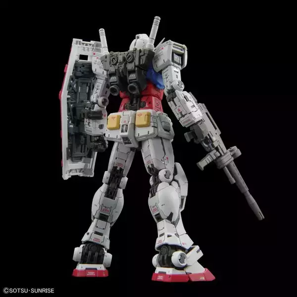 「最初期のRGガンプラを進化させた「RG RX-78-2 ガンダム Ver.2.0」パッケージデザインがカッコいい！リアリスティックデカール貼付の商品写真も初公開」の画像