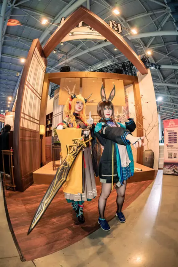 「【コスプレ】おへそがセクシーな英雄や小悪魔サイバー、もこもこ雪国娘まで！「台北ゲームショウ2026」美麗レイヤー17選【写真50枚】」の画像