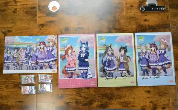 「ファミマ×『ウマ娘』コラボ、実物レポート！ 無人島編の「丸太」がロールケーキに、クリアファイルも可愛い」の画像