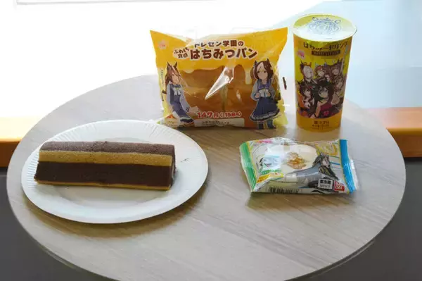 「ファミマ×『ウマ娘』コラボ、実物レポート！ 無人島編の「丸太」がロールケーキに、クリアファイルも可愛い」の画像