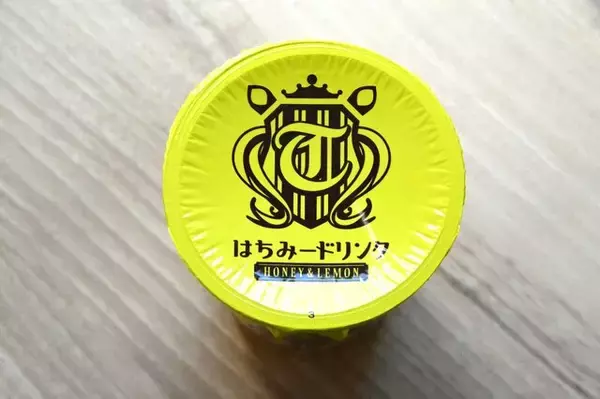 「ファミマ×『ウマ娘』コラボ、実物レポート！ 無人島編の「丸太」がロールケーキに、クリアファイルも可愛い」の画像