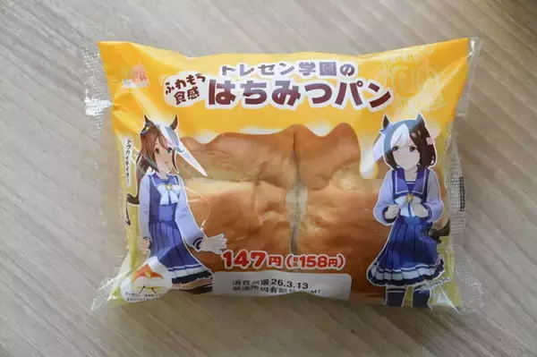 「ファミマ×『ウマ娘』コラボ、実物レポート！ 無人島編の「丸太」がロールケーキに、クリアファイルも可愛い」の画像