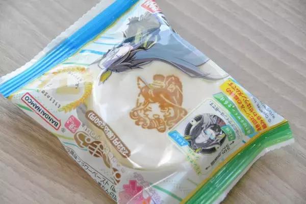 「ファミマ×『ウマ娘』コラボ、実物レポート！ 無人島編の「丸太」がロールケーキに、クリアファイルも可愛い」の画像