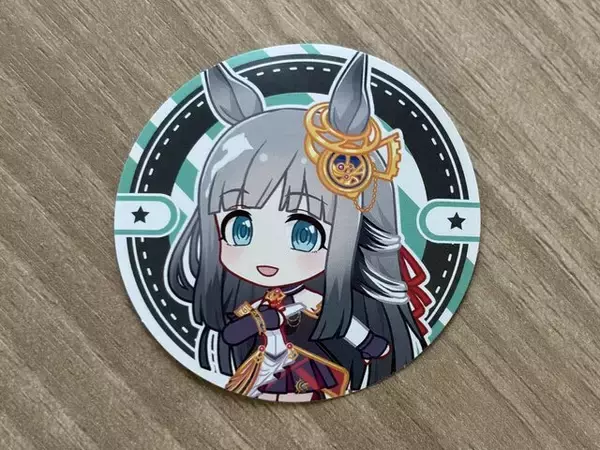 「ファミマ×『ウマ娘』コラボ、実物レポート！ 無人島編の「丸太」がロールケーキに、クリアファイルも可愛い」の画像