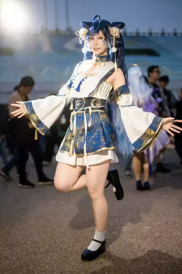 「【コスプレ】爽やかなブルーのミニ丈チャイナドレス姿が可愛すぎ！台湾美女の「初音ミク」は華やかな笑顔で魅せる【写真7枚】」の画像