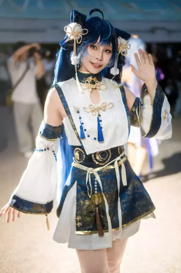 「【コスプレ】爽やかなブルーのミニ丈チャイナドレス姿が可愛すぎ！台湾美女の「初音ミク」は華やかな笑顔で魅せる【写真7枚】」の画像