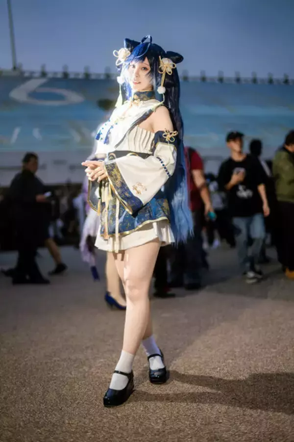 「【コスプレ】爽やかなブルーのミニ丈チャイナドレス姿が可愛すぎ！台湾美女の「初音ミク」は華やかな笑顔で魅せる【写真7枚】」の画像