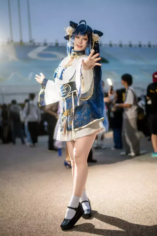 「【コスプレ】爽やかなブルーのミニ丈チャイナドレス姿が可愛すぎ！台湾美女の「初音ミク」は華やかな笑顔で魅せる【写真7枚】」の画像