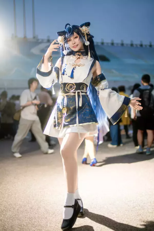 「【コスプレ】爽やかなブルーのミニ丈チャイナドレス姿が可愛すぎ！台湾美女の「初音ミク」は華やかな笑顔で魅せる【写真7枚】」の画像