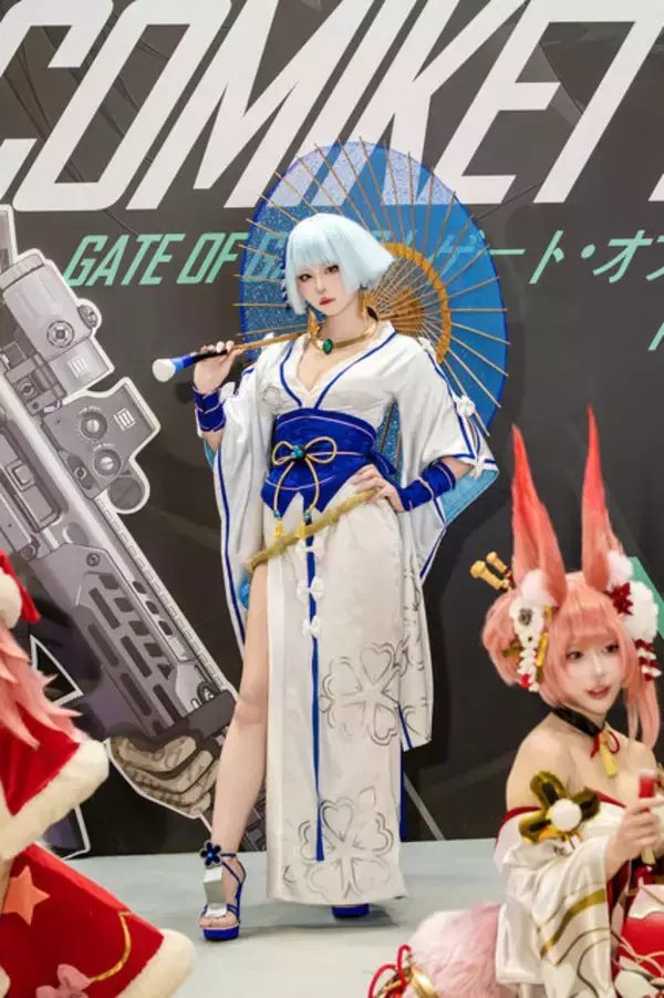 「【コスプレ】まさに百花繚乱の美しさ！『NIKKE』や『アズールプロミア』など「コミケ107」を彩った美女レイヤー15選【写真34枚】」の画像