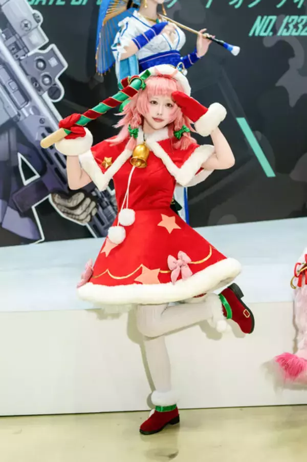 「【コスプレ】まさに百花繚乱の美しさ！『NIKKE』や『アズールプロミア』など「コミケ107」を彩った美女レイヤー15選【写真34枚】」の画像