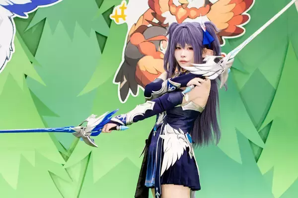 「【コスプレ】まさに百花繚乱の美しさ！『NIKKE』や『アズールプロミア』など「コミケ107」を彩った美女レイヤー15選【写真34枚】」の画像