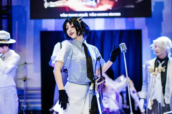 「【コスプレ】まさに百花繚乱の美しさ！『NIKKE』や『アズールプロミア』など「コミケ107」を彩った美女レイヤー15選【写真34枚】」の画像