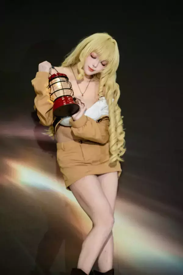 「【コスプレ】まさに百花繚乱の美しさ！『NIKKE』や『アズールプロミア』など「コミケ107」を彩った美女レイヤー15選【写真34枚】」の画像