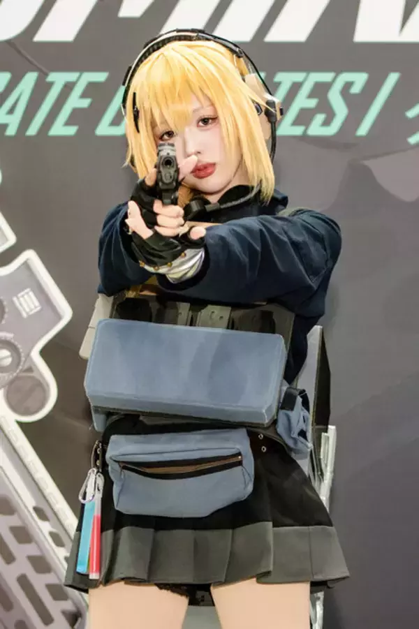 「【コスプレ】まさに百花繚乱の美しさ！『NIKKE』や『アズールプロミア』など「コミケ107」を彩った美女レイヤー15選【写真34枚】」の画像