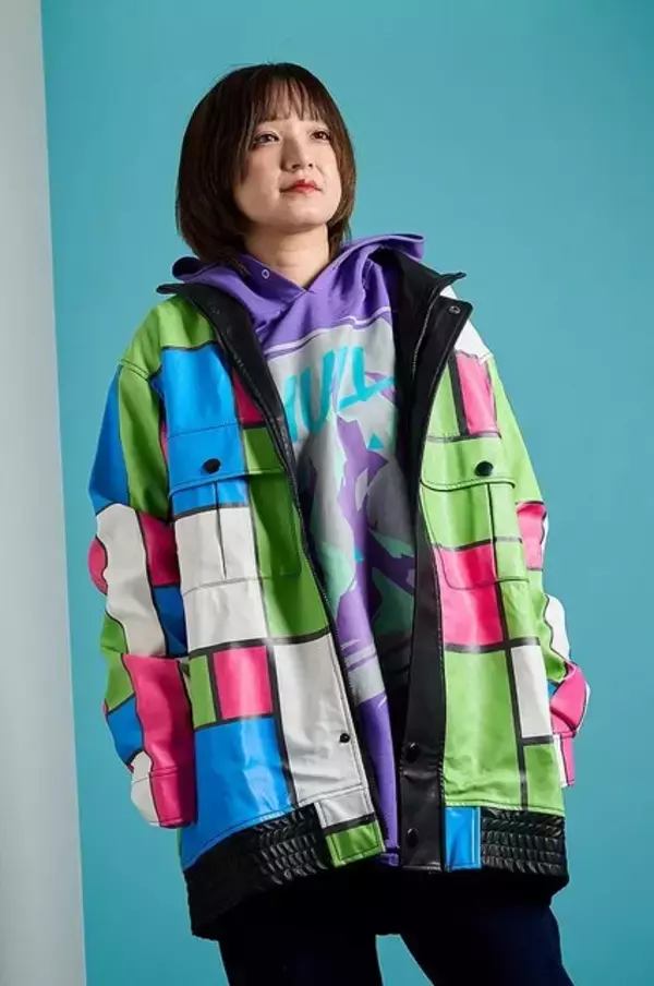 「『ウマ娘』エアシャカールの私服を完全再現！「NULL」パーカーと格子柄のジャケットがラインナップ」の画像