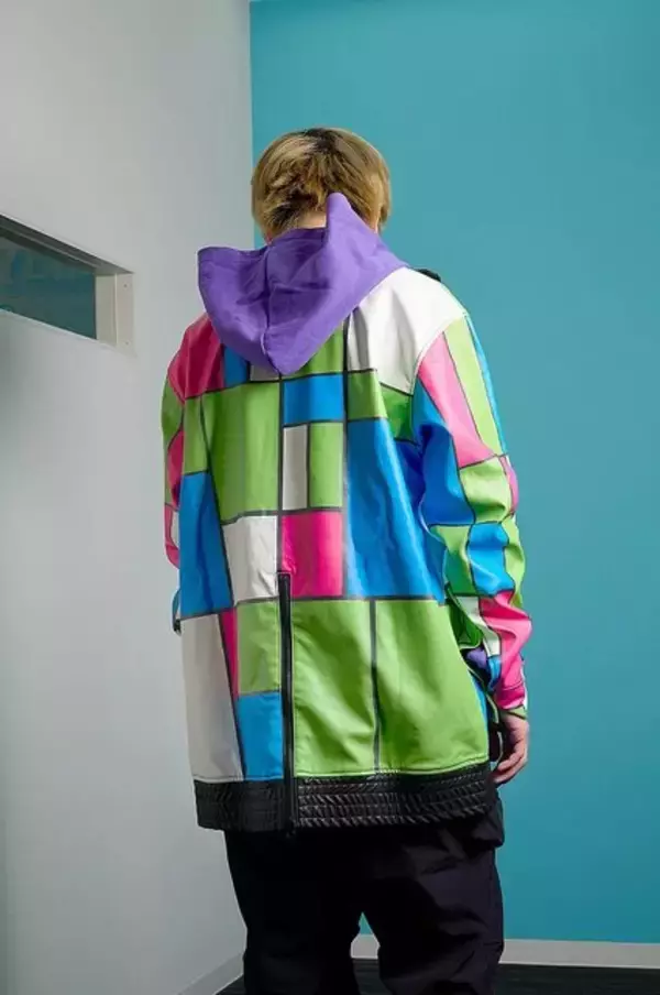 「『ウマ娘』エアシャカールの私服を完全再現！「NULL」パーカーと格子柄のジャケットがラインナップ」の画像