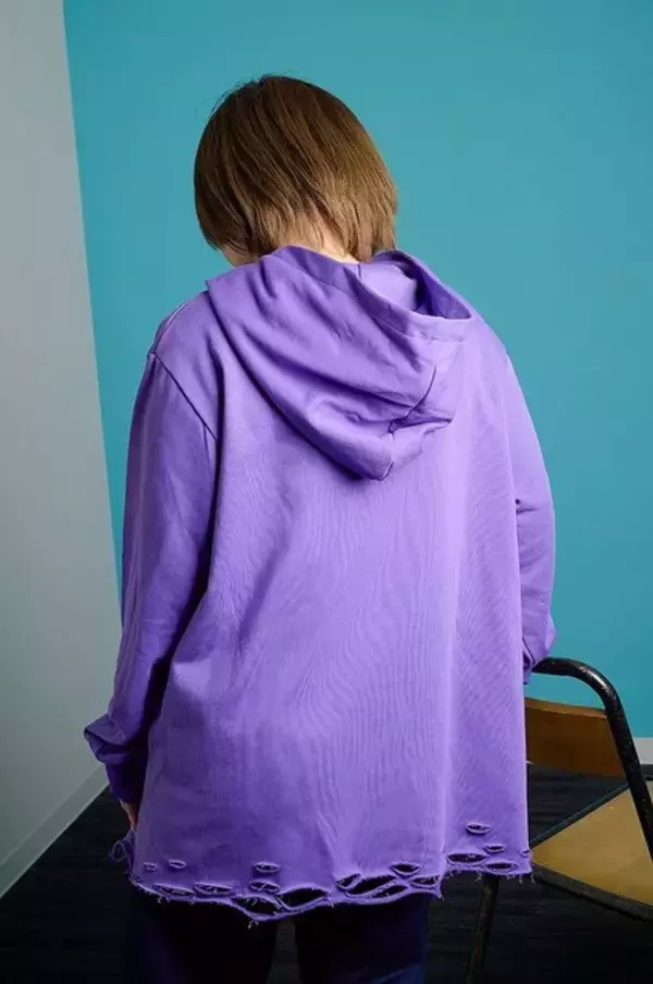 「『ウマ娘』エアシャカールの私服を完全再現！「NULL」パーカーと格子柄のジャケットがラインナップ」の画像