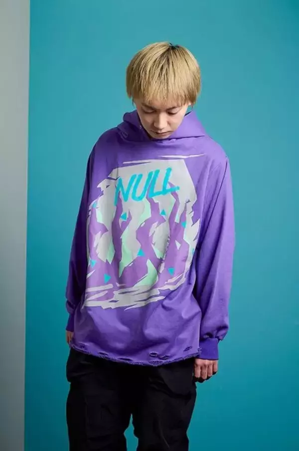 「『ウマ娘』エアシャカールの私服を完全再現！「NULL」パーカーと格子柄のジャケットがラインナップ」の画像