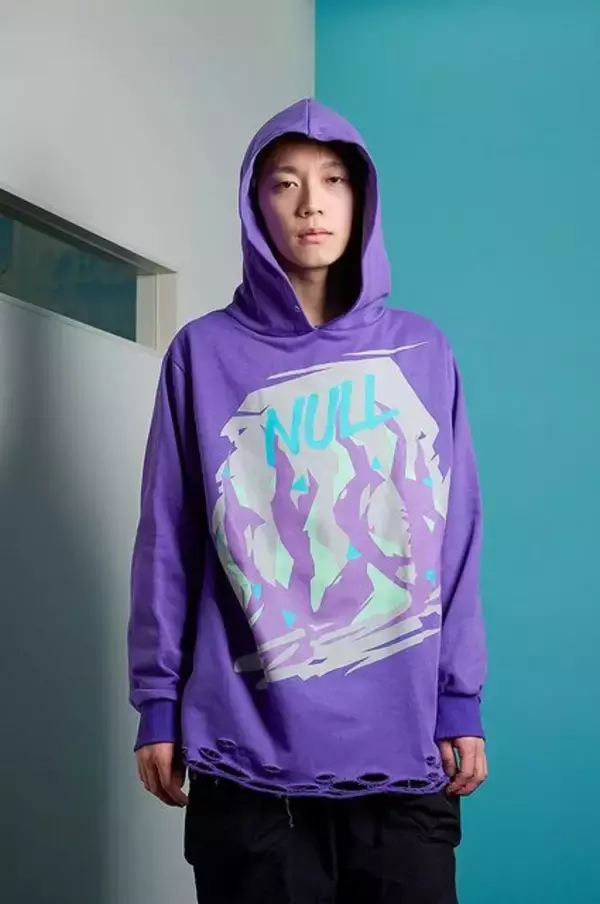 「『ウマ娘』エアシャカールの私服を完全再現！「NULL」パーカーと格子柄のジャケットがラインナップ」の画像